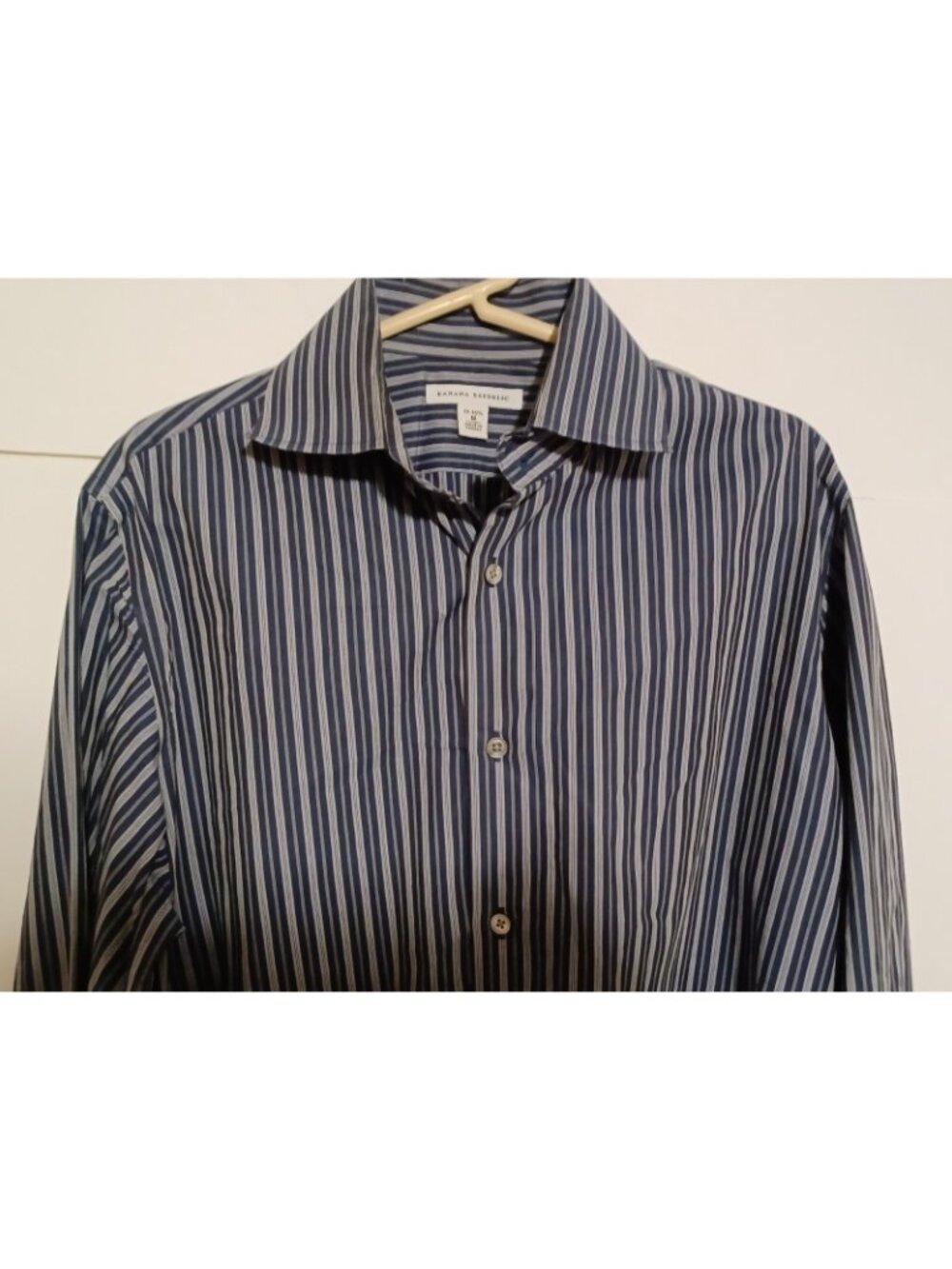 Banana Republic Button Up Dress Shirt Blue Gray White Pinstripe 15-15 1/2 Med - Picture 3 of 5